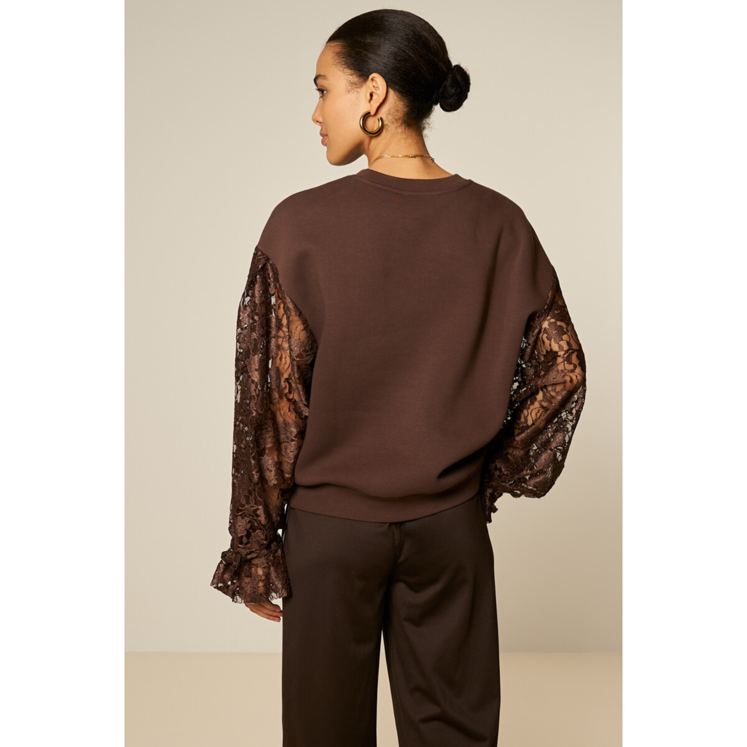 Bruine sweater met kanten mouwen - Afbeelding 4
